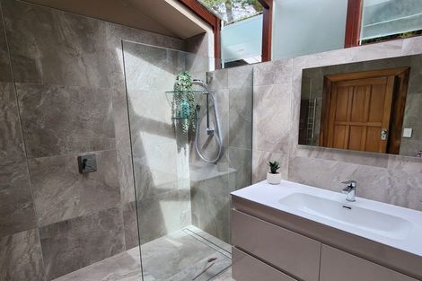 Photo of property in 47 Rimu Road, Oratia, Auckland, 0604