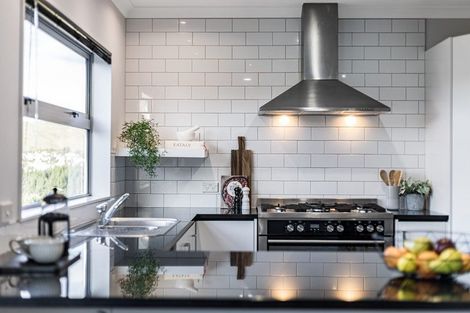 Photo of property in 38 Tongariro Drive, Aotea, Porirua, 5024