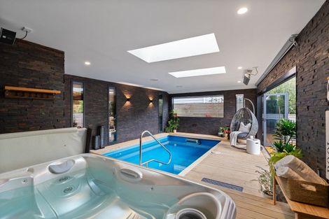 Photo of property in 5 Riroriro Close, Crofton Downs, Wellington, 6035