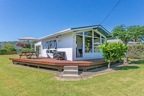 Photo of property in 11 Hahei Beach Road, Hahei, Whitianga, 3591