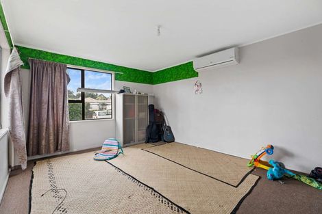 Photo of property in 15 Edwin Freeman Place, Ranui, Auckland, 0612