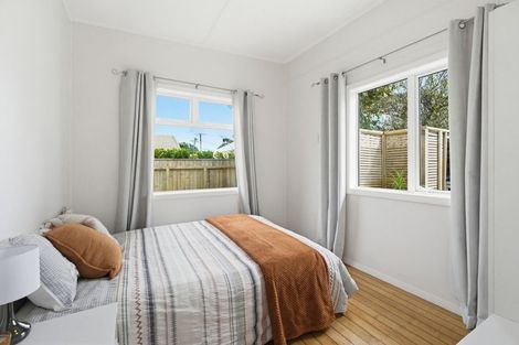 Photo of property in 1 Te Kupe Road, Paraparaumu Beach, Paraparaumu, 5032