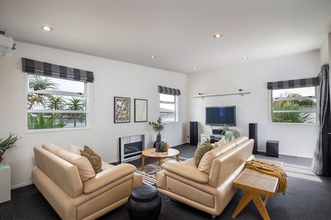 Photo of property in 9b Chilman Street, Strandon, New Plymouth, 4312