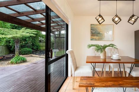 Photo of property in 17 Unsworth Drive, Unsworth Heights, Auckland, 0632