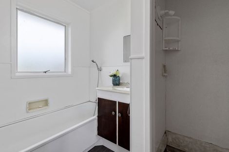 Photo of property in 2/22 Peach Road, Glenfield, Auckland, 0629