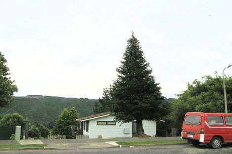 Photo of property in 43 Aniseed Grove, Timberlea, Upper Hutt, 5018