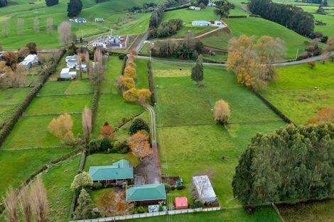 Photo of property in 44 Rawhitiroa Road, Eltham, 4322