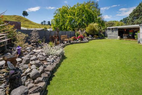 Photo of property in 16 Ongo Road, Hunterville, 4730