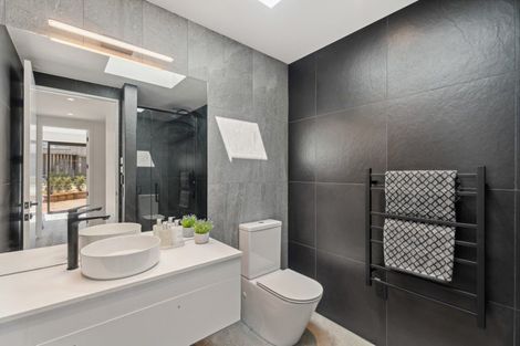 Photo of property in 21 Fenton Avenue, Wanaka, 9305