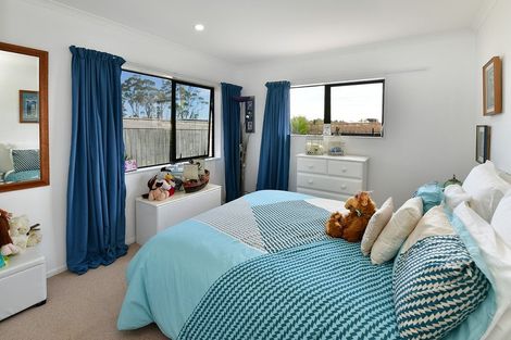 Photo of property in 19 Raabia Close, Parakai, 0830