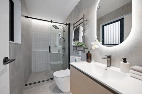 Photo of property in 2/1 Montana Avenue, Murrays Bay, Auckland, 0630