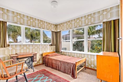 Photo of property in 9 Margaret Place, Milford, Auckland, 0620