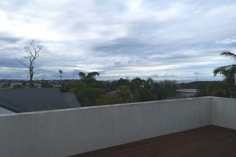 Photo of property in 1/13 Mizpah Road, Waiake, Auckland, 0630