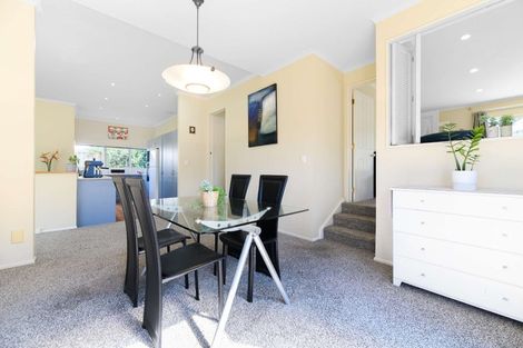 Photo of property in 3 Carrowmore, Pinehill, Auckland, 0632