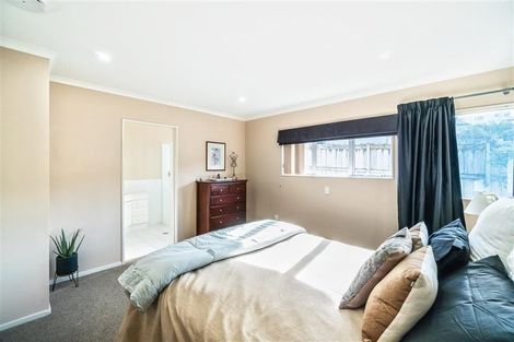 Photo of property in 48 Hogarth Rise, West Harbour, Auckland, 0618