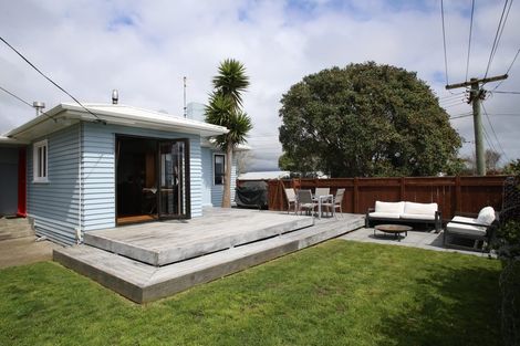 Photo of property in 13 York Crescent, Westown, New Plymouth, 4310