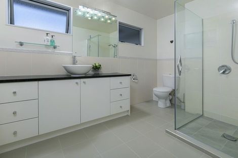 Photo of property in 23 George Deane Place, Greenhithe, Auckland, 0632