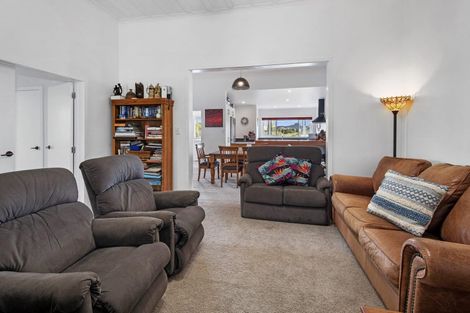 Photo of property in 46 Whakapirau Road, Maungaturoto, 0583