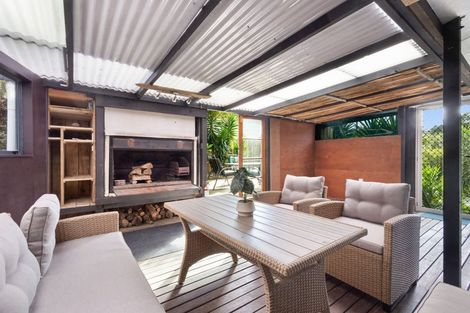 Photo of property in 38 Carlton Terrace, Westown, New Plymouth, 4310