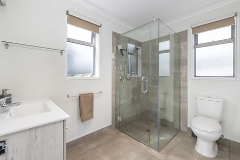 Photo of property in 4 Rogers Place, Kinloch, Taupo, 3377