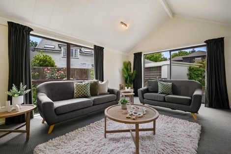 Photo of property in 2/7a Medbury Terrace, Fendalton, Christchurch, 8041