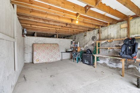 Photo of property in 31 Awanui Street, Merrilands, New Plymouth, 4312