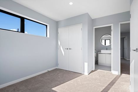 Photo of property in 8 Taipahitini Road, Rosehill, 2113