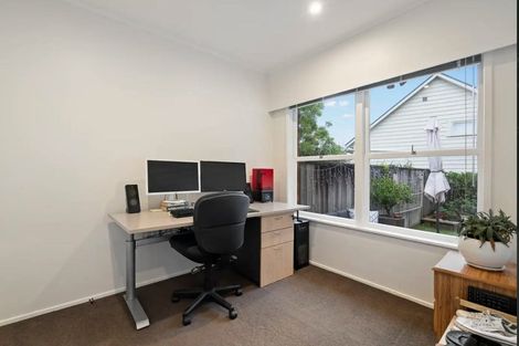 Photo of property in 2/10 Princes Street, Northcote Point, Auckland, 0627