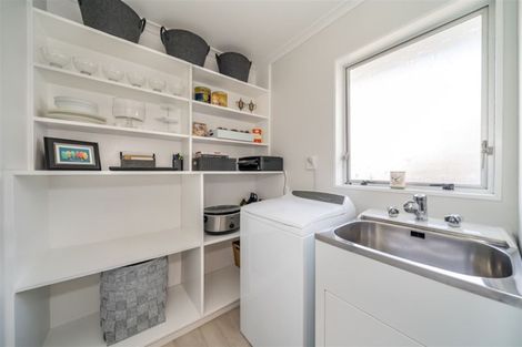 Photo of property in 76 Field Street, Silverstream, Upper Hutt, 5019