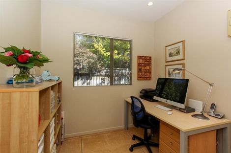 Photo of property in 30 Shelter Grove, Frankleigh Park, New Plymouth, 4310