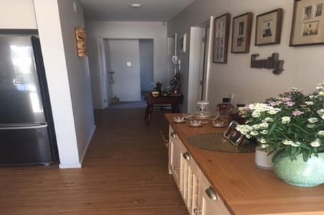 Photo of property in 57 Hayr Road, Three Kings, Auckland, 1042