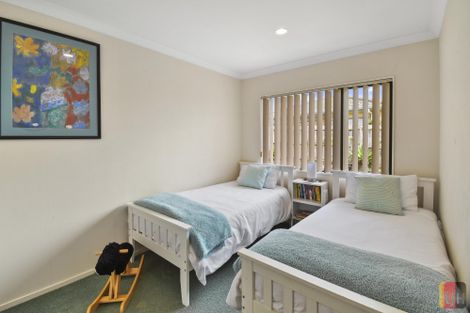 Photo of property in 17 Castlehill Court, Wattle Downs, Auckland, 2103
