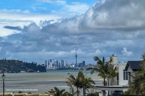 Photo of property in 5 Courtneys, West Harbour, Auckland, 0618