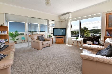 Photo of property in 1/165 Deep Creek Road, Torbay, Auckland, 0630