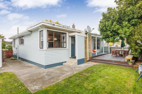 Photo of property in 11 Montrose Place, Takaro, Palmerston North, 4412
