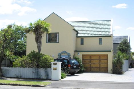 Photo of property in 17 Truro Street, Sumner, Christchurch, 8081