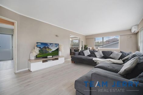 Photo of property in 5 Harford Place, Pakuranga Heights, Auckland, 2010