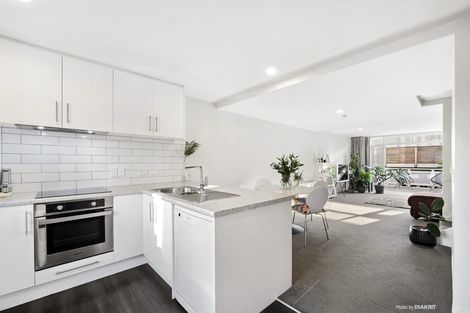 Photo of property in Victoria Villas, 42/35 Pirie Street, Mount Victoria, Wellington, 6011