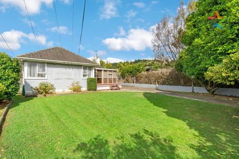 Photo of property in 5 Rawhiti Street, Stokes Valley, Lower Hutt, 5019