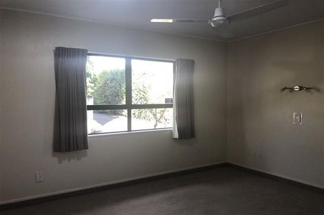 Photo of property in 18 Middle Road, Havelock North, 4130