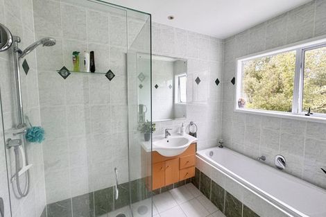 Photo of property in 19 Ravenstone Place, Chatswood, Auckland, 0626