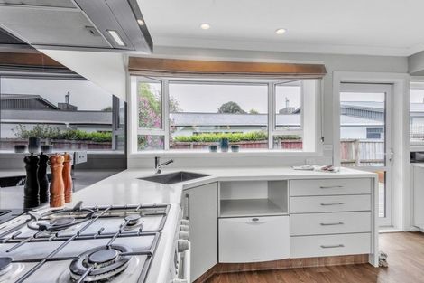 Photo of property in 328 Memorial Avenue, Burnside, Christchurch, 8053