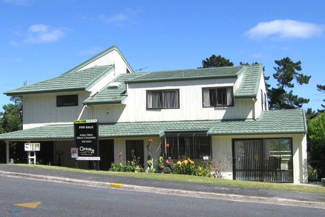Photo of property in 54 Brigantine Drive, Beach Haven, Auckland, 0626
