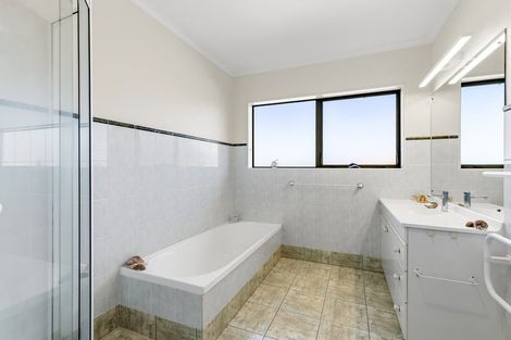 Photo of property in 53 Kath Hopper Drive, Orewa, 0931