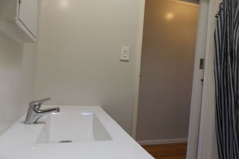 Photo of property in 2/7 Queen Street, Papakura, 2110