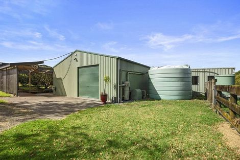 Photo of property in 216 Riverhead Road, Kumeu, 0892