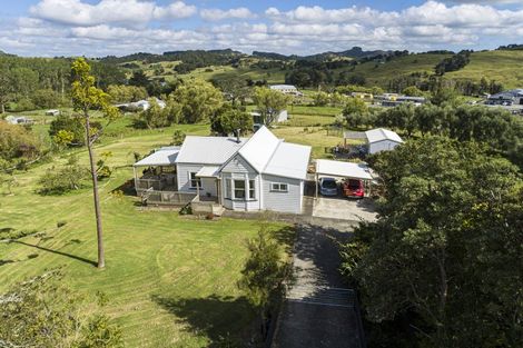 Photo of property in 46 Whakapirau Road, Maungaturoto, 0583