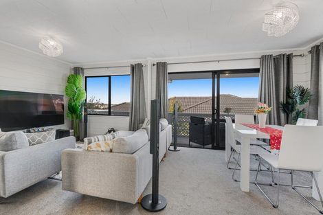 Photo of property in 57a Wade River Road, Stanmore Bay, Whangaparaoa, 0932