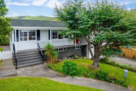 Photo of property in 6 Nuffield Street, Tawa, Wellington, 5028