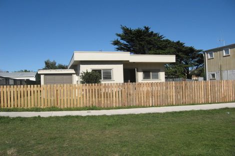 Photo of property in 16 Himatangi Street, Himatangi Beach, Foxton, 4891